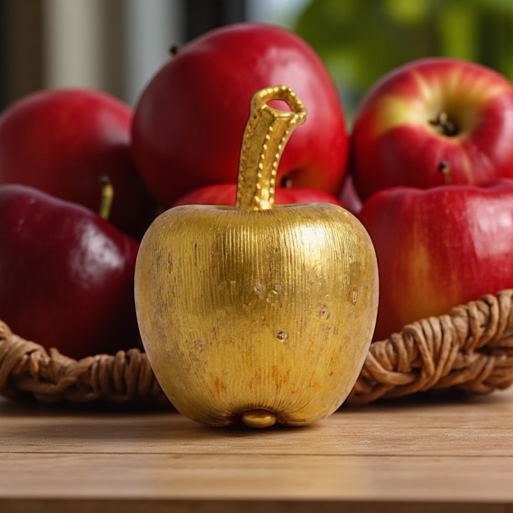 Cute Dainty Avon 1974 Brushed Gold Tone Apple Brooch Pin - Picture 2 of 13
